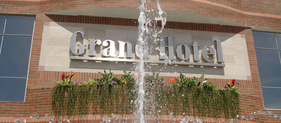 Construido hace 6 años, Grand Hotel les ofrece un hotel corporativo y se ubica en una zona de fácil acceso...